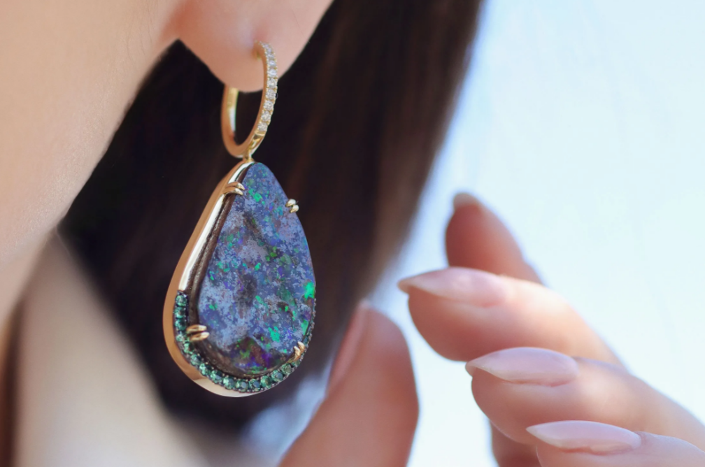 Paraíba Tourmaline — Glowing